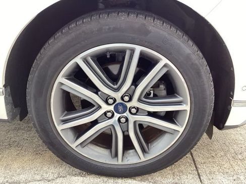 Used 2019 Ford Edge Titanium w/ Equipment Group 301A AWD/4WD image 9