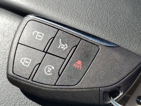 Used 2023 Buick Envision Essence image 39