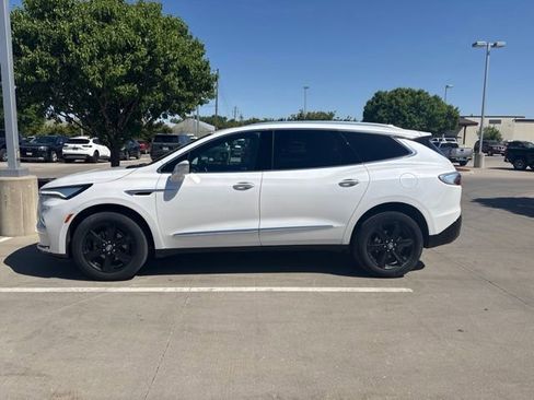 Used 2024 Buick Enclave Essence w/ Sport Touring Edition AWD/4WD image 4