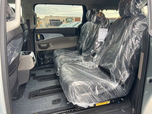 New 2026 Kia Carnival EX image 12