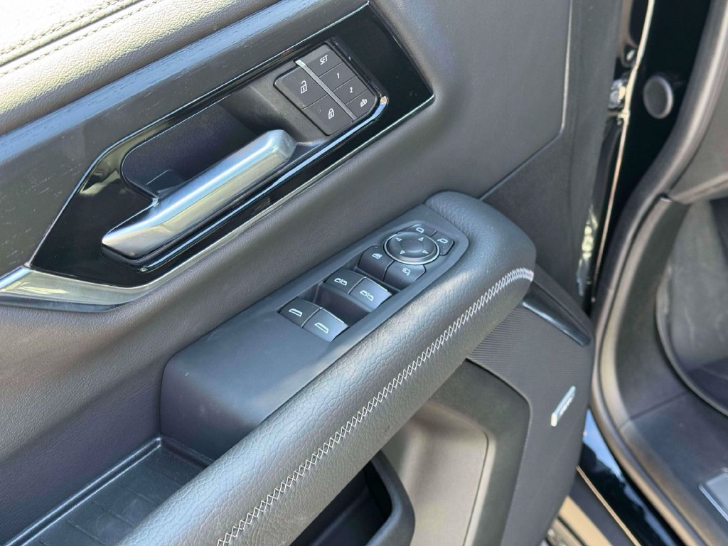 Used 2026 GMC Yukon XL Denali w/ Sun & Power Step Package AWD/4WD image 19