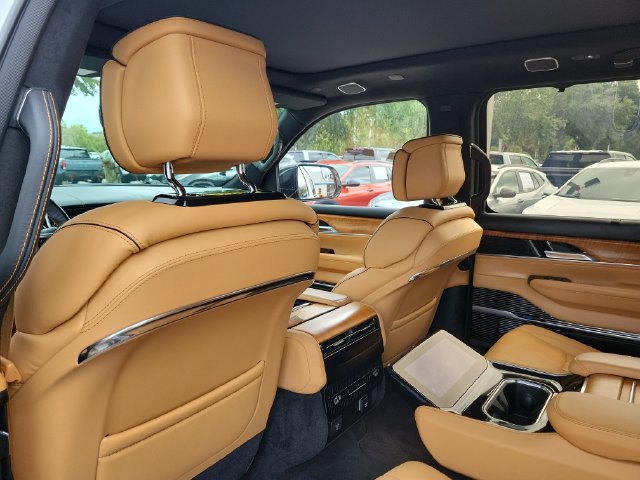 Used 2023 Jeep Grand Wagoneer Series III AWD/4WD image 21