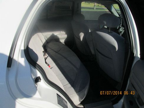 Used 2001 Ford Crown Victoria Police Interceptor image 4