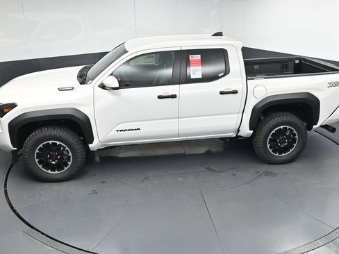 Used 2025 Toyota Tacoma TRD Off-Road AWD/4WD image 35