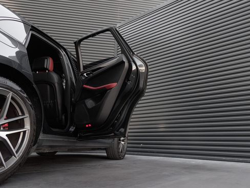 Certified 2023 Porsche Macan S AWD/4WD image 32