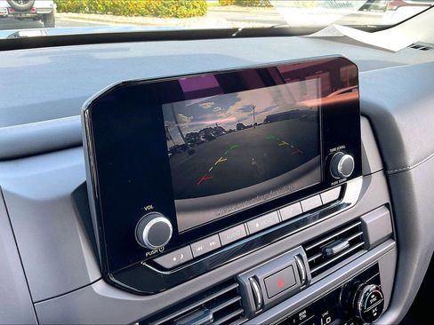 Used 2025 Nissan Pathfinder S image 22