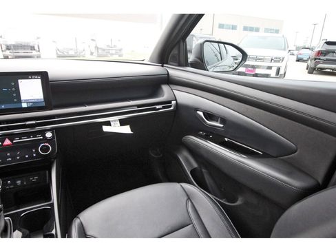 Certified 2025 Hyundai Santa Cruz Limited image 13