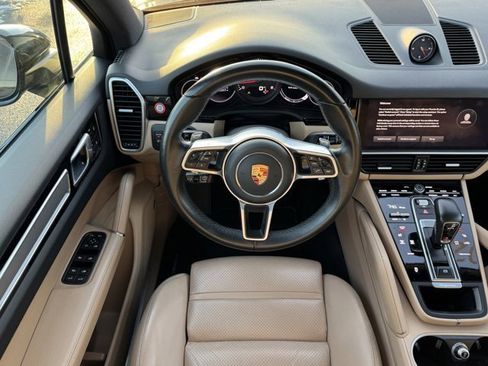 Used 2022 Porsche Cayenne Platinum Edition image 13