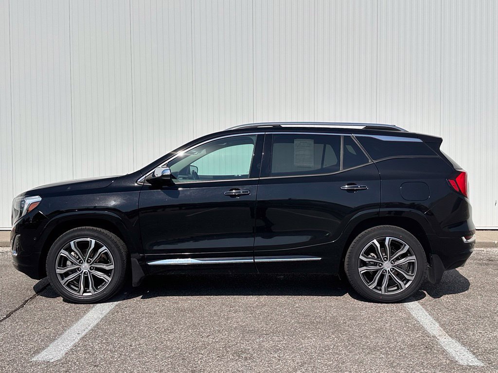 Used 2020 GMC Terrain Denali w/ Denali Premium Package AWD/4WD image 3