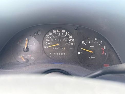 Used 2001 Chevrolet Lumina w/ Preferred Equipment Group FWD image 2