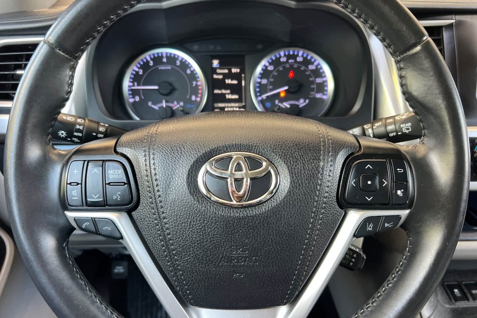 Certified 2019 Toyota Highlander Plus FWD image 25