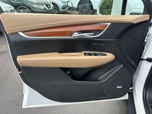 Used 2017 Cadillac XT5 Platinum AWD/4WD image 8