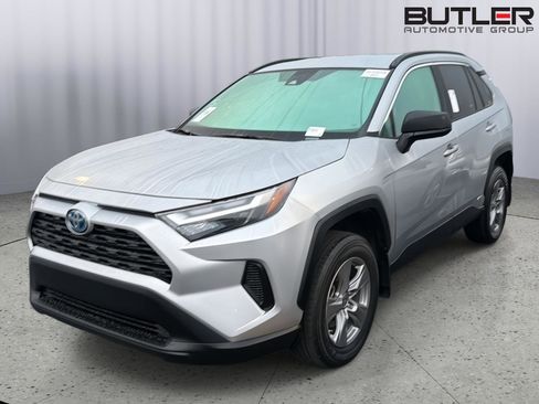 Used 2024 Toyota RAV4 LE AWD/4WD image 2