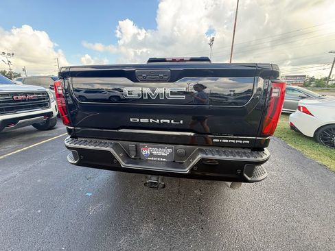 Used 2024 GMC Sierra 3500 Denali Ultimate AWD/4WD image 4