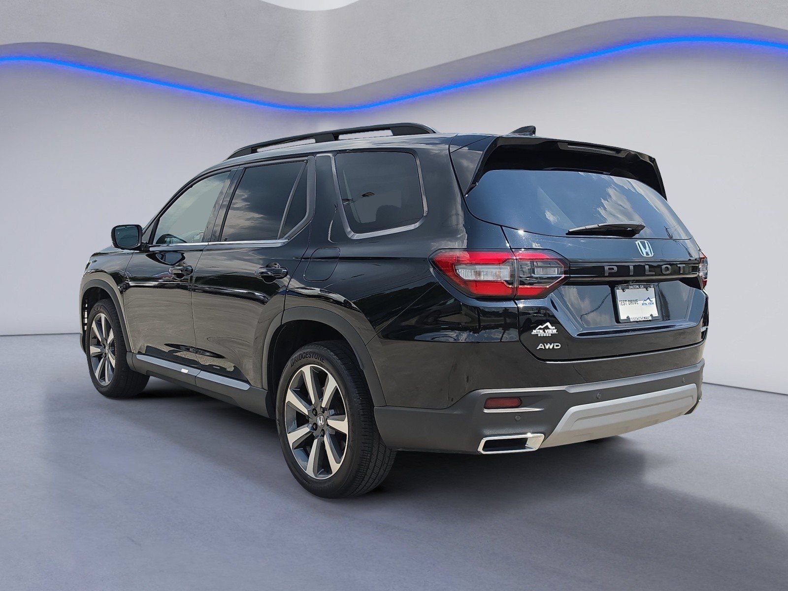 Used 2025 Honda Pilot Elite image 3