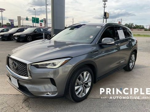 Used 2020 INFINITI QX50 Luxe w/ Navigation Package FWD image 4