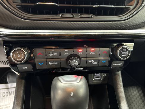 Used 2025 Jeep Compass Trailhawk AWD/4WD image 27