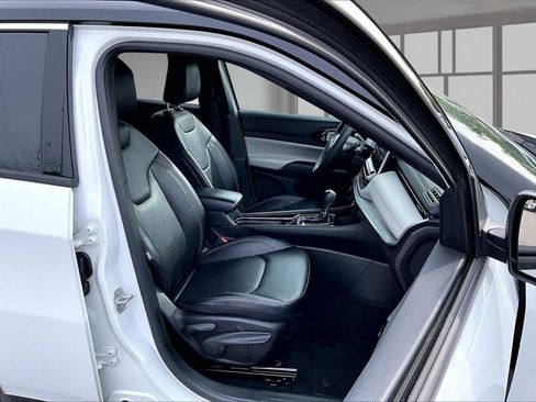 Used 2025 Jeep Compass Limited AWD/4WD image 8