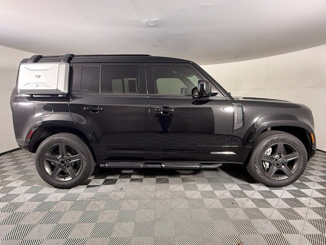 Used 2025 Land Rover Defender 110 X-Dynamic SE AWD/4WD image 8