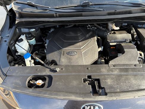 Used 2019 Kia Sedona LX image 10