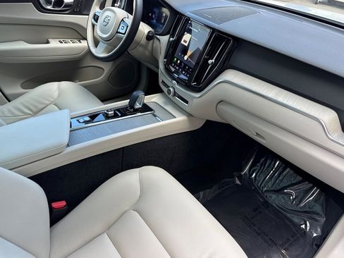 Certified 2023 Volvo XC60 B5 Plus w/ Protection Package Premier AWD/4WD image 19