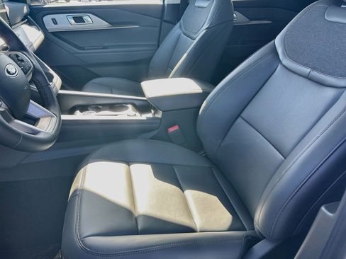 New 2026 Ford Explorer Active w/ Active Comfort Package RWD image 15