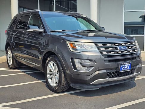 Used 2017 Ford Explorer XLT FWD image 7
