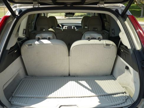 Used 2016 Volvo XC90 T6 Momentum w/ Momentum Plus Package AWD/4WD image 13