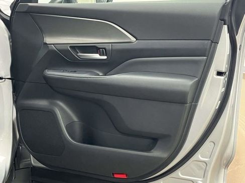 Used 2025 Toyota Grand Highlander FWD image 29