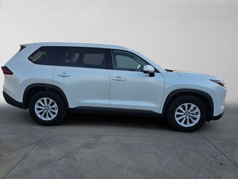Certified 2026 Toyota Grand Highlander FWD image 2
