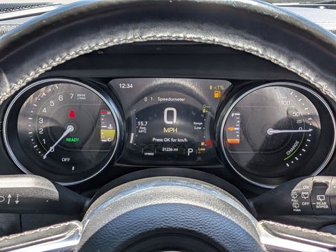 Used 2022 Jeep Wrangler Unlimited Sahara w/ Cold Weather Group AWD/4WD image 19