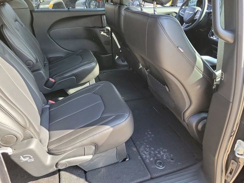 New 2025 Chrysler Voyager LX image 9