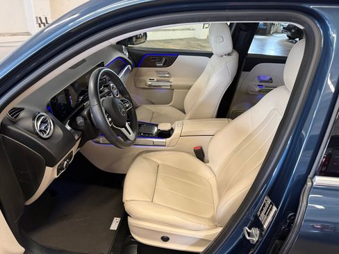 Used 2021 Mercedes-Benz GLB 250 w/ Premium Package image 8