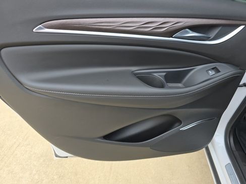 Used 2022 Buick Enclave Avenir w/ Avenir Technology Package image 11