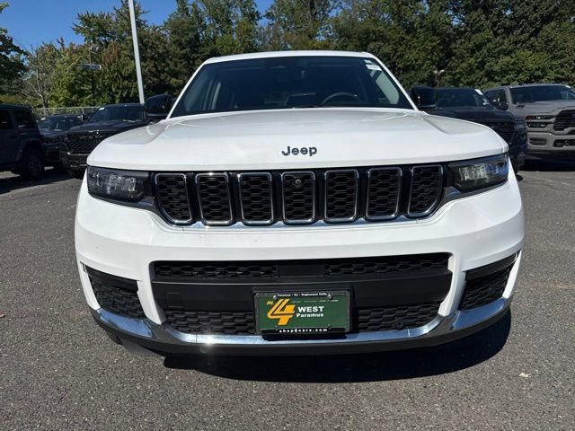 Used 2023 Jeep Grand Cherokee L Limited w/ Luxury Tech Group II AWD/4WD image 2
