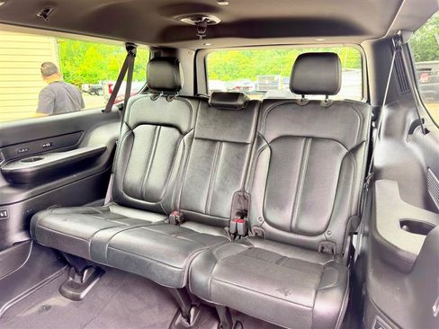 Used 2024 Jeep Wagoneer L Series II RWD image 25