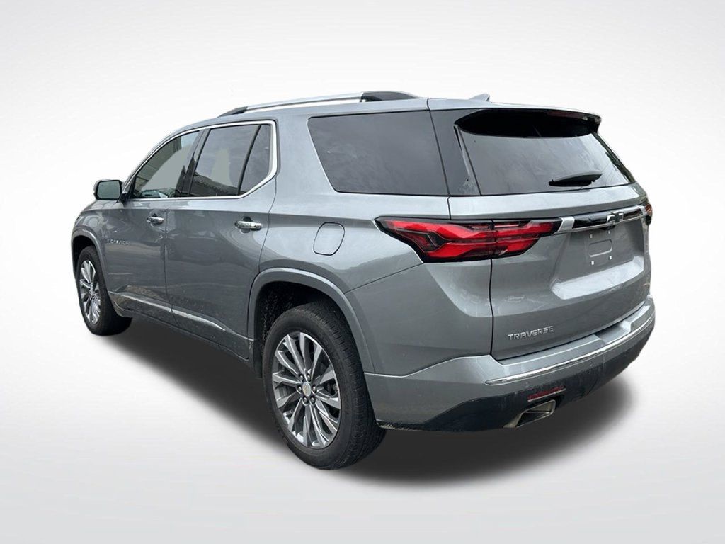 Used 2023 Chevrolet Traverse Premier FWD image 3