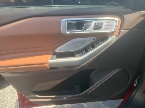 Used 2024 Ford Explorer King Ranch w/ Technology Package image 7