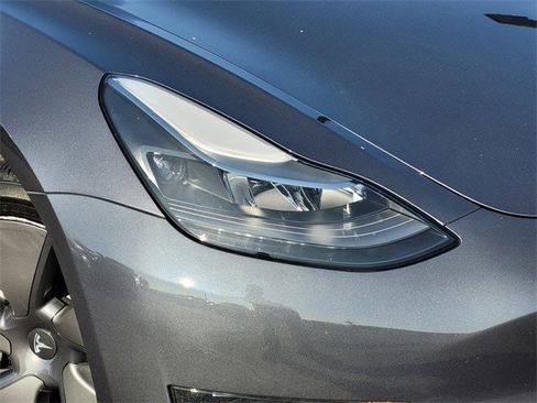 Used 2023 Tesla Model 3 Standard Range image 10