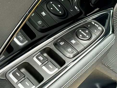 Used 2020 Kia Niro Touring image 8