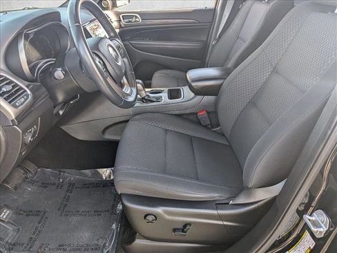 Used 2019 Jeep Grand Cherokee Laredo w/ 18" Wheel & 8.4" Radio Group image 14