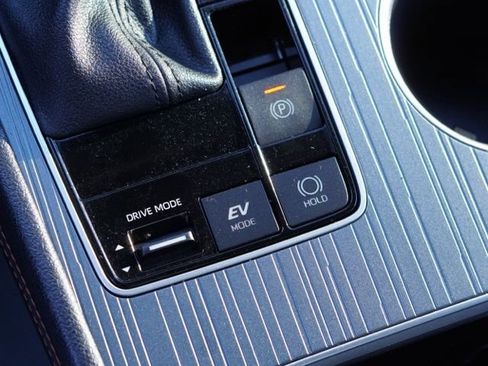 Used 2023 Toyota Sienna XSE image 32