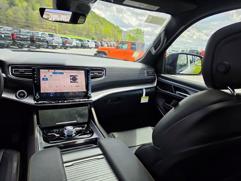 New 2026 Jeep Grand Wagoneer L 4WD image 9