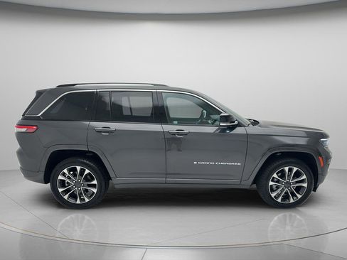 Used 2023 Jeep Grand Cherokee Overland AWD/4WD image 4