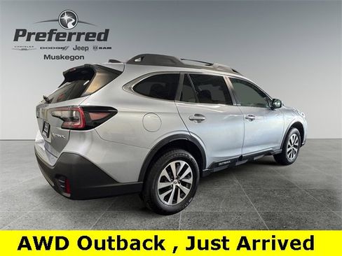 Used 2022 Subaru Outback Premium image 3