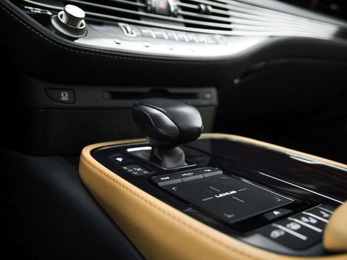 Used 2022 Lexus LS 500 w/ Interior Upgrade Package image 25
