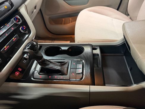 Used 2016 Kia Sedona LX w/ Option Group 020 image 51