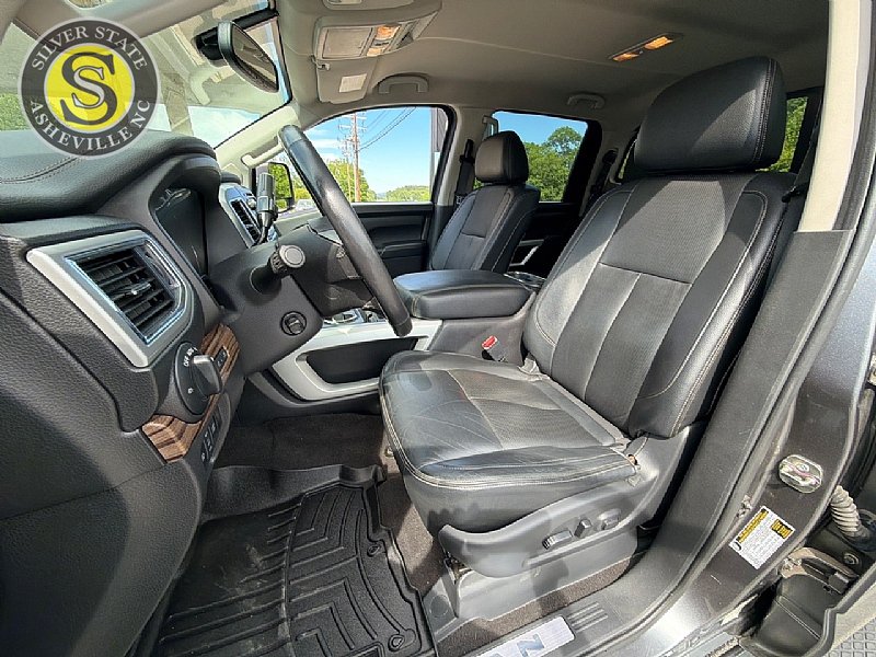 Used 2018 Nissan Titan SL w/ Chrome Package AWD/4WD image 11