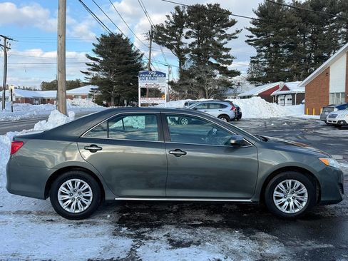 Used 2014 Toyota Camry LE image 17
