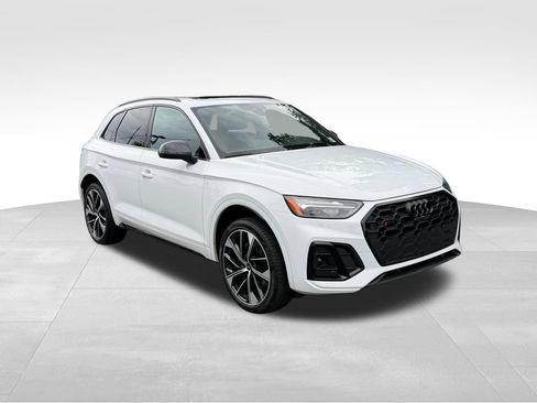 Certified 2023 Audi SQ5 Premium Plus w/ Premium Plus Package AWD/4WD image 3